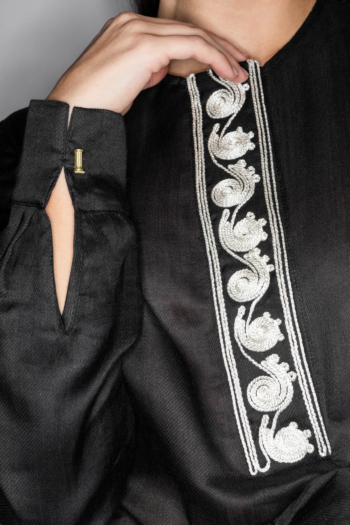 HORAE CORD EMBROIDERED BLOUSE