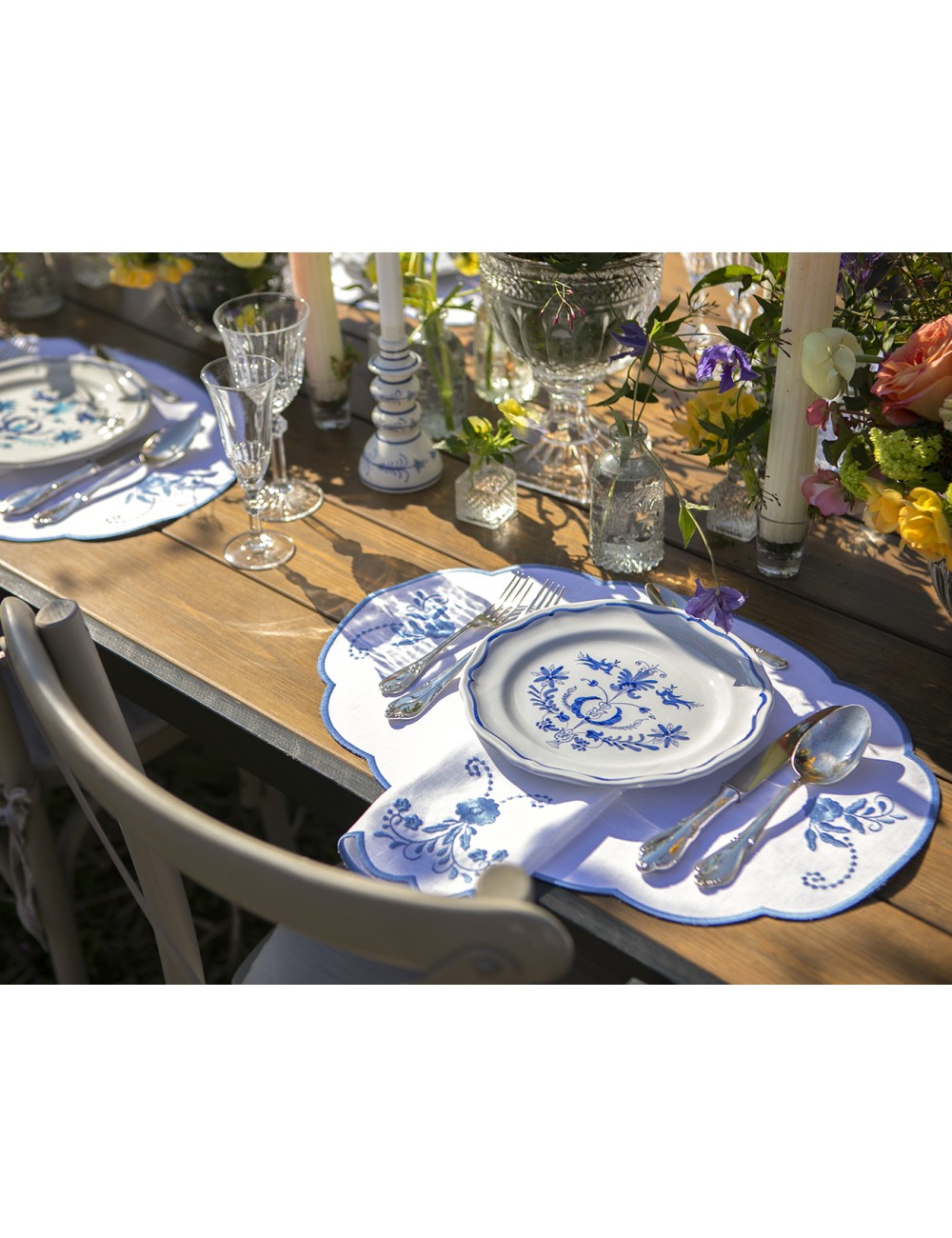 SET OF TWO ANEMONE EMBROIDERED LINEN NAPKINS