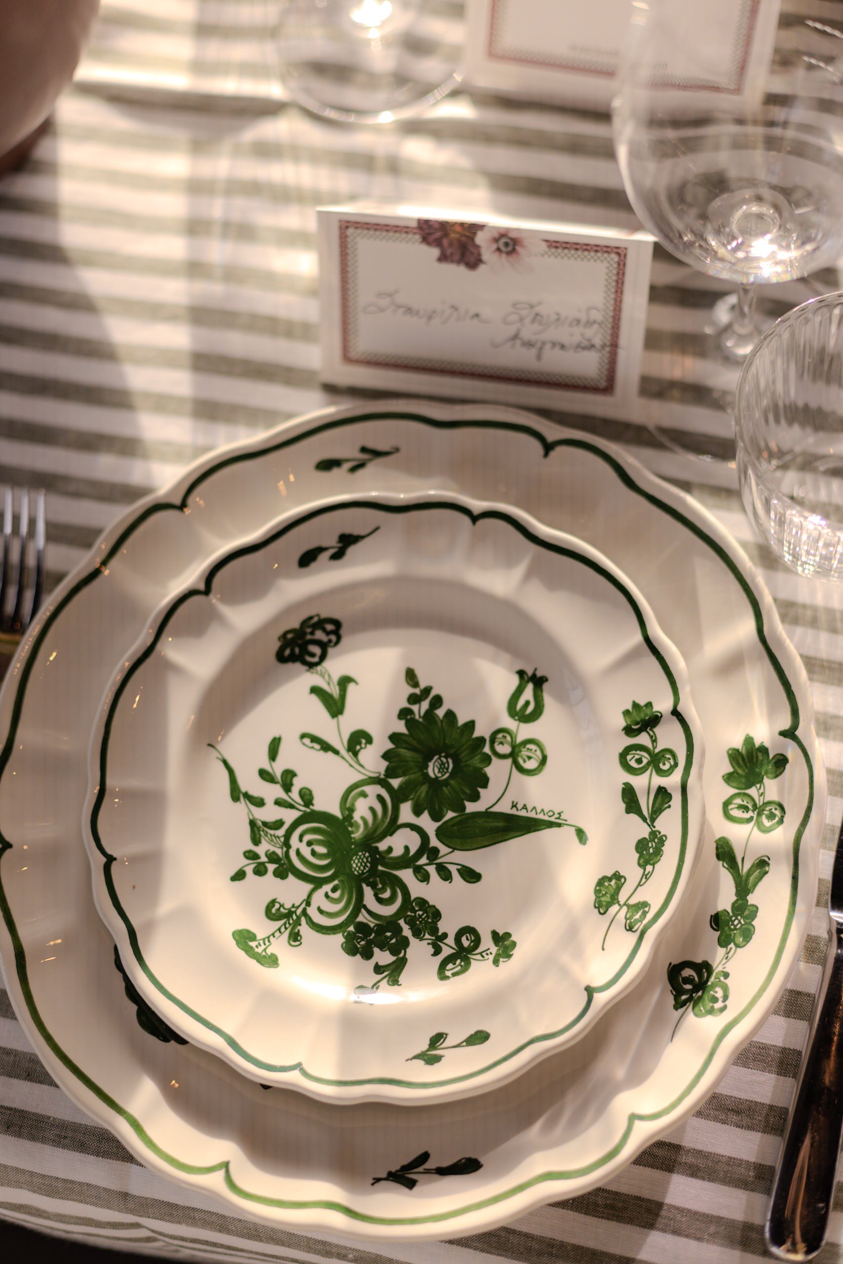SET OF TWO COPPER FLOWERS DINNER PLATES