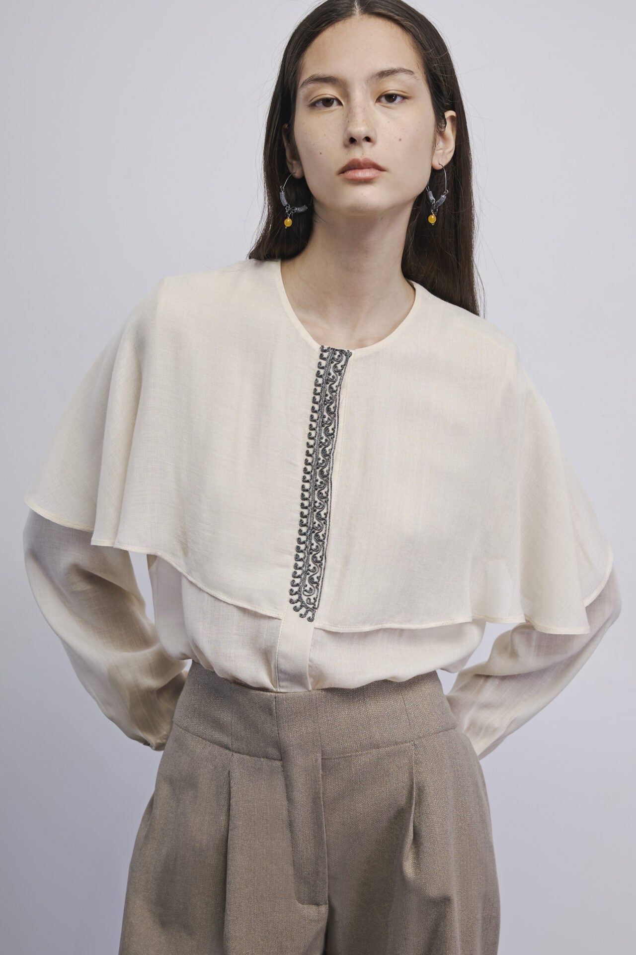 AMALIA CAPE BLOUSE CREME