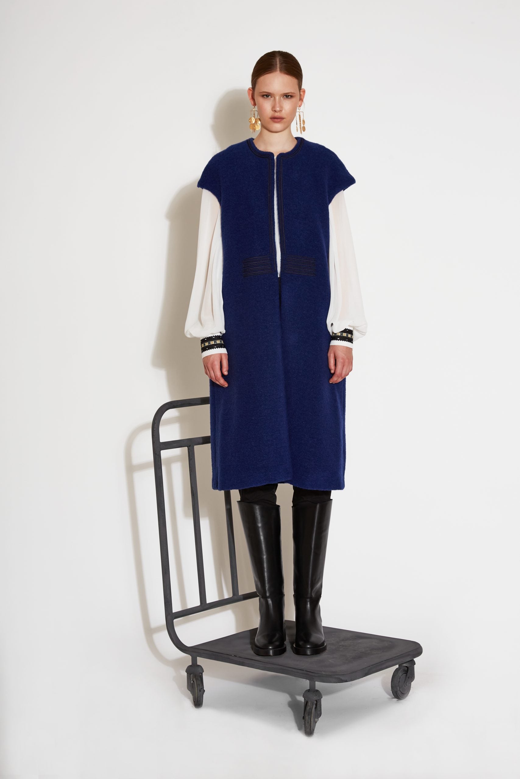 TIMFI SLEEVELESS EMBROIDERED WOOL COAT BLUE