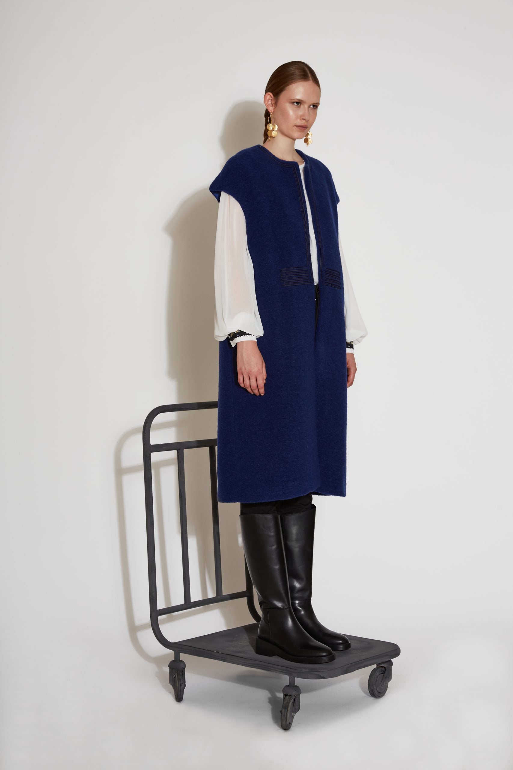 TIMFI SLEEVELESS EMBROIDERED WOOL COAT BLUE