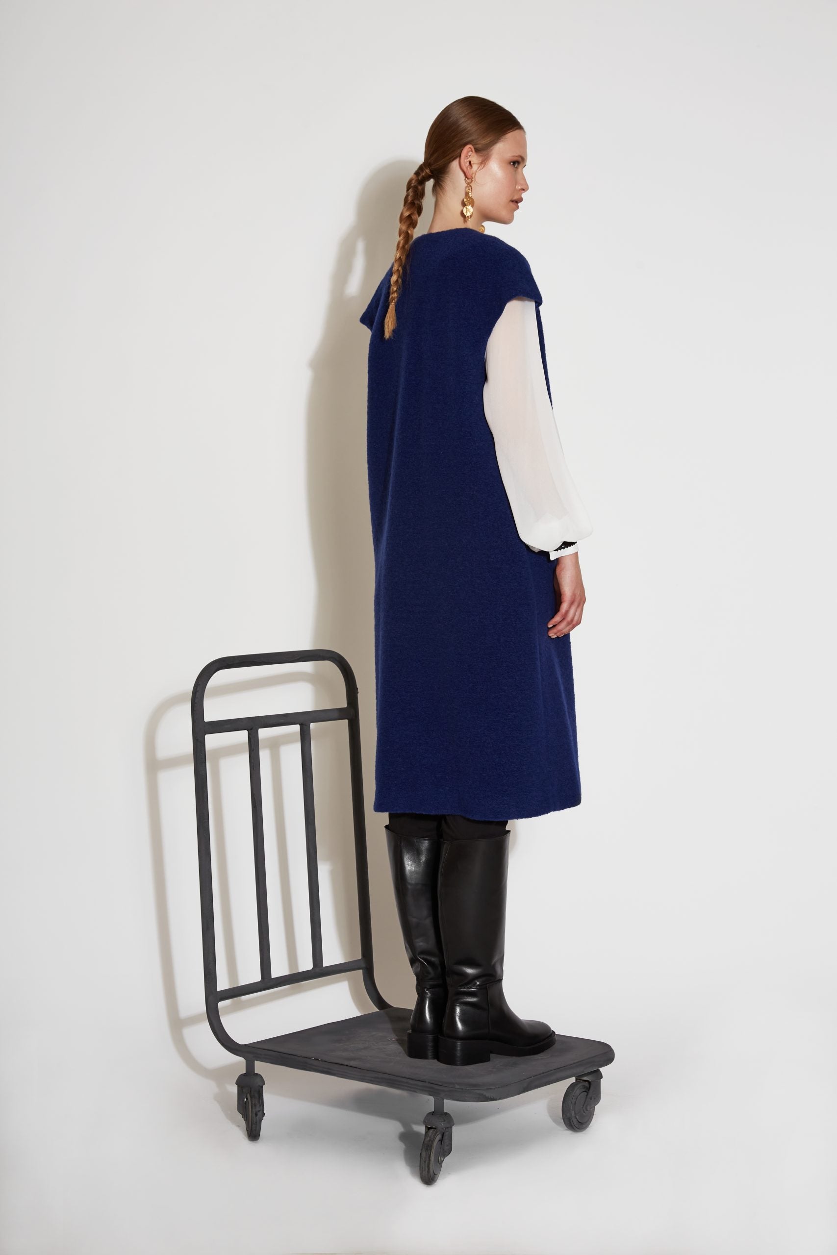 TIMFI SLEEVELESS EMBROIDERED WOOL COAT BLUE