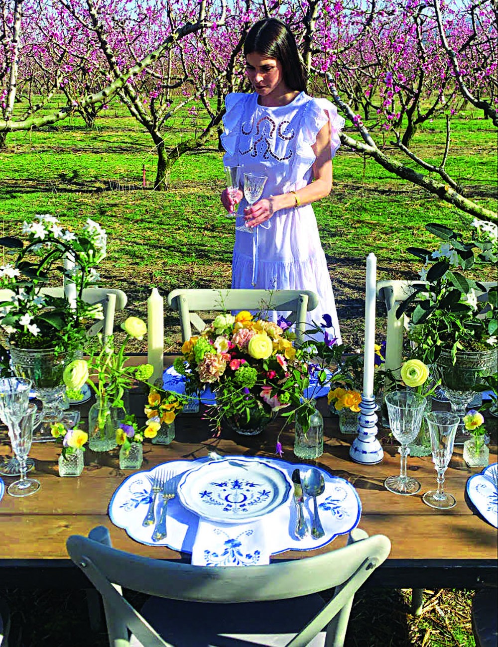 SET OF TWO ANEMONE EMBROIDERED LINEN NAPKINS